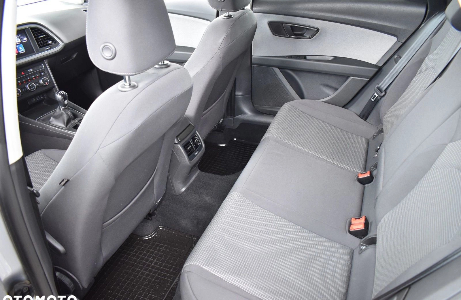 Seat Leon cena 58900 przebieg: 127379, rok produkcji 2019 z Poznań małe 407